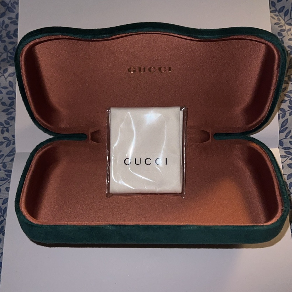 Gucci Sunglasses Case w. Cleaning Cloth *EUC*